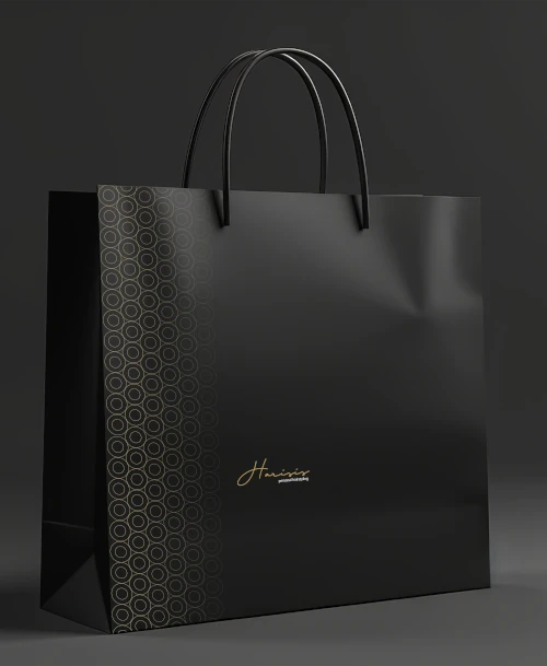 Elegante Einkaufstasche mit dunkelblauem Design, schwarzen Griffen und dem Logo von „Harisis – Personal Hairstyling“ auf beigem Hintergrund.